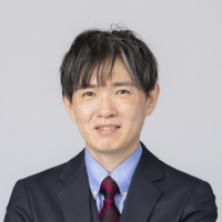 龍野 哲平 氏