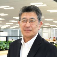 山田 勉 氏