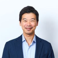 坪内 亮 氏