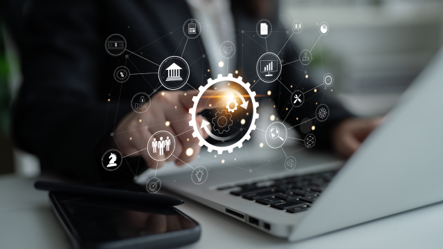 レガシーマイグレーションの必要性とは?レガシーシステムの概要や手法、手順を解説